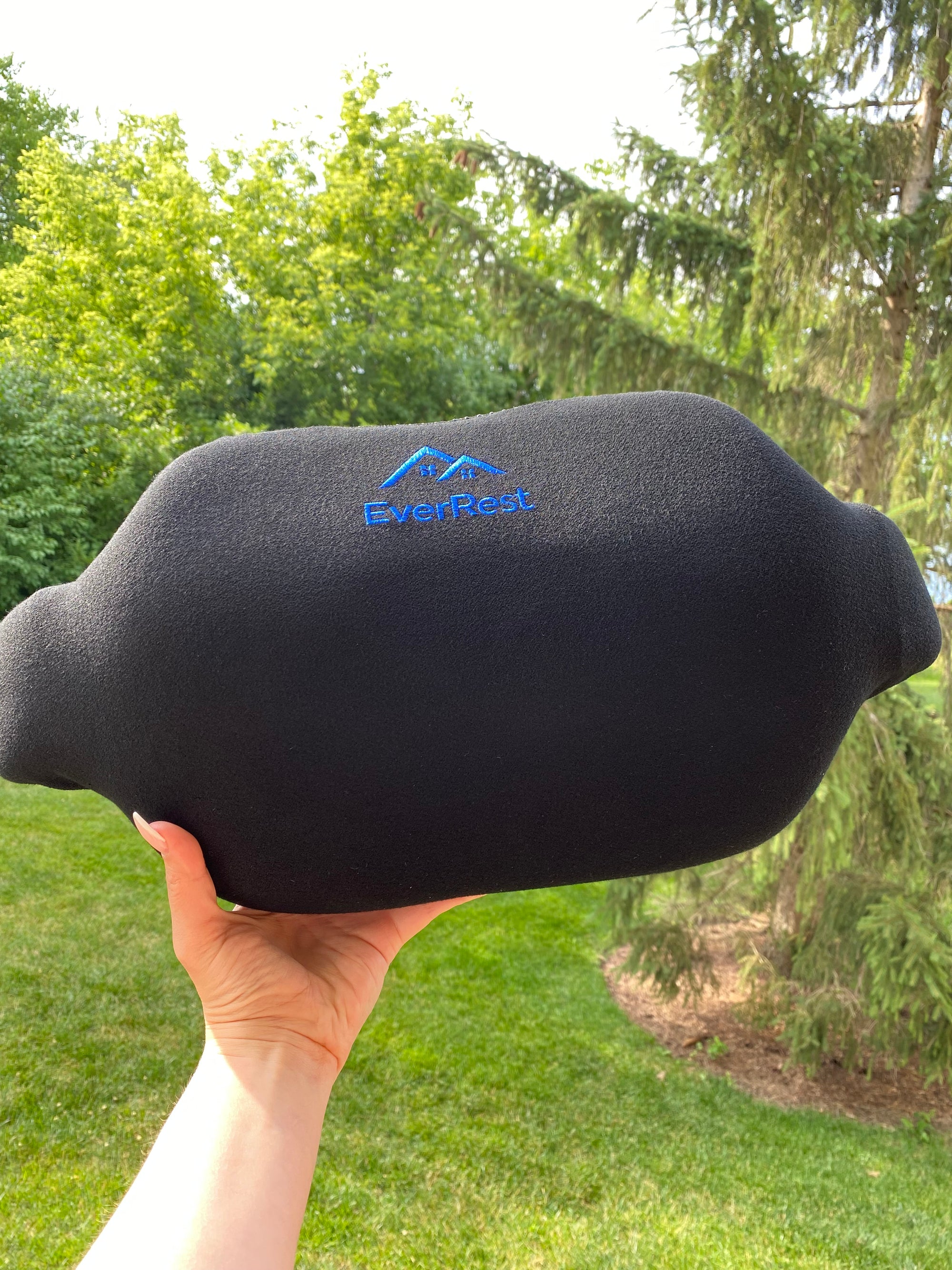 Should a person who plays computer games put an ergonomic pillow under the back?